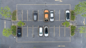 Parcheggio privato villa con piscina Roma